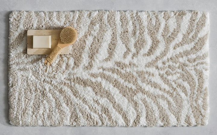 Matouk Regine Rug Hydrangea