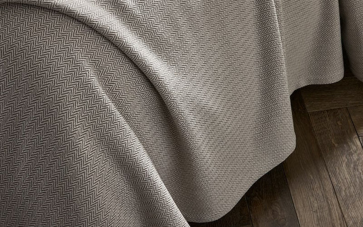 Matouk Avalon Blanket Platinum