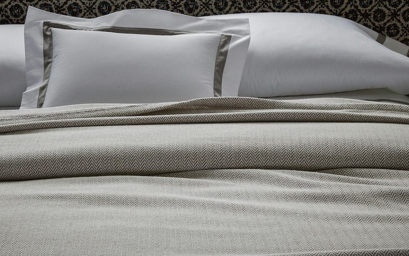 Matouk Avalon Blanket Platinum