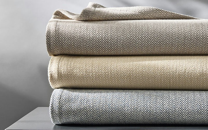Matouk Avalon Blanket Platinum