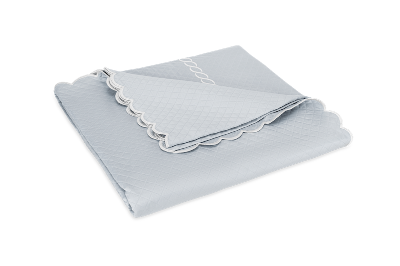 Matouk Classic Chain Scallop Matelasse Pool and Bone