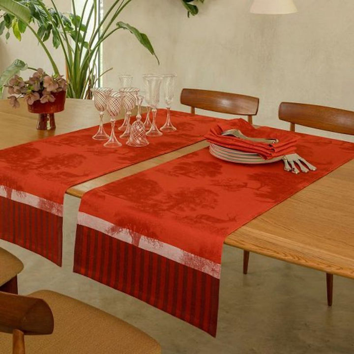 Souveraine Table Linens Red