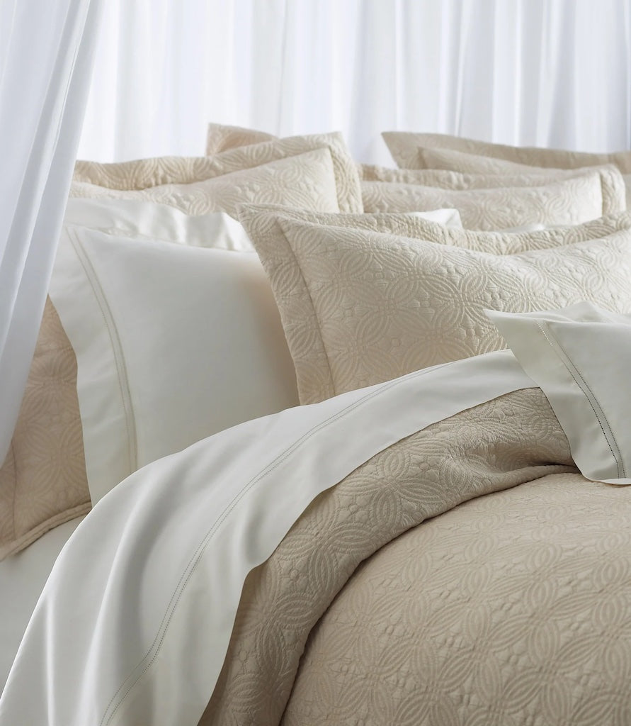 Lucia Coverlet Pearl