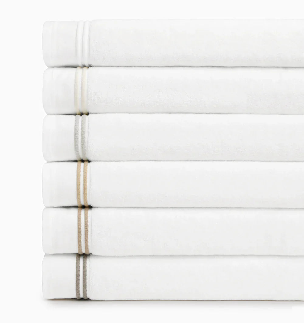 Aura Towels White/Ivory