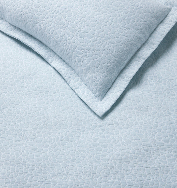 Aurelia White and Poolside