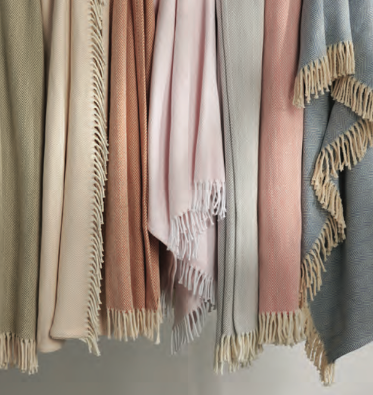 Celine Throw White/Mocha