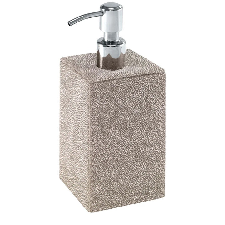 Stingray Bath Accessories in Pearl