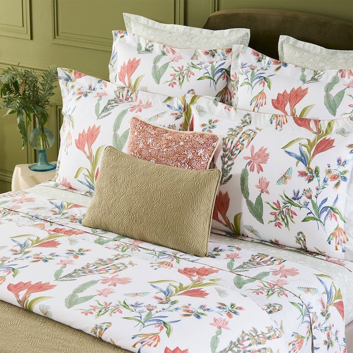 Èze Bed Collection