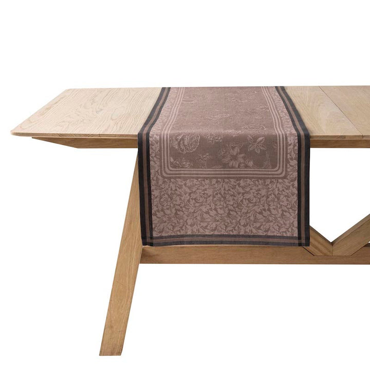 Romance Table Linens Pink