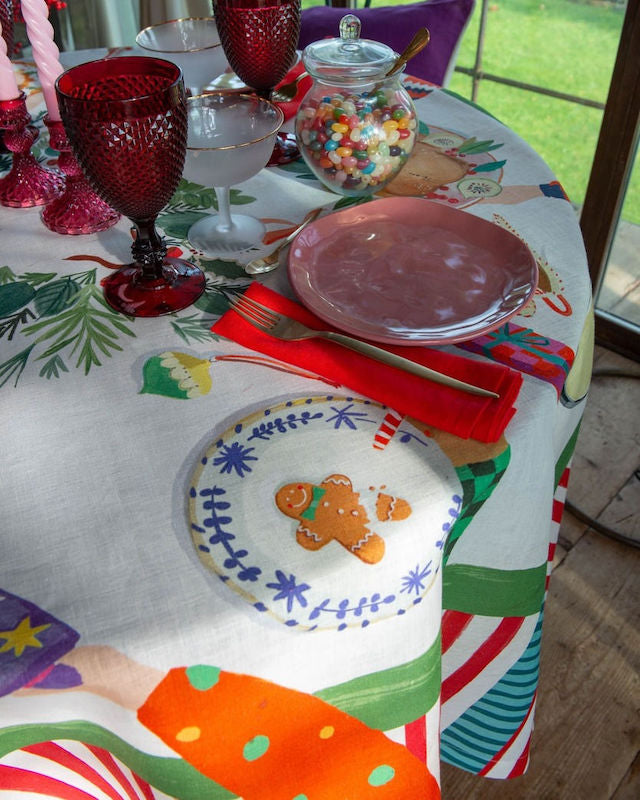 Hand On Xmas Table Linens