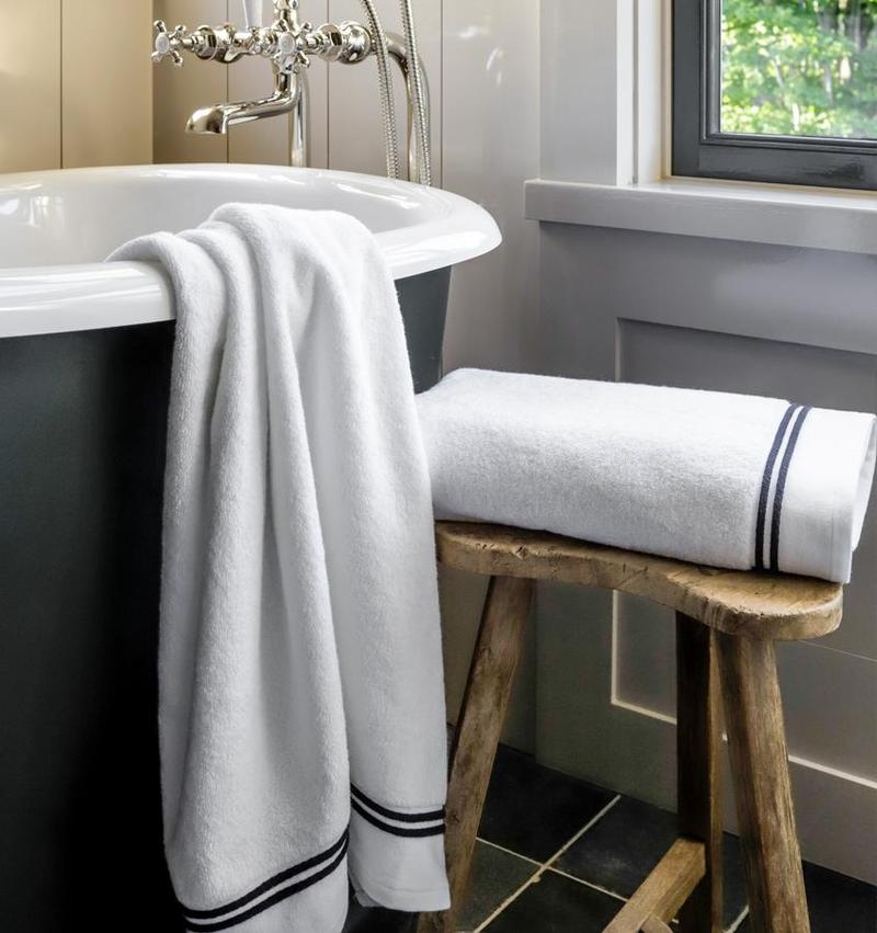 Aura Nuova Towels White/Charcoal