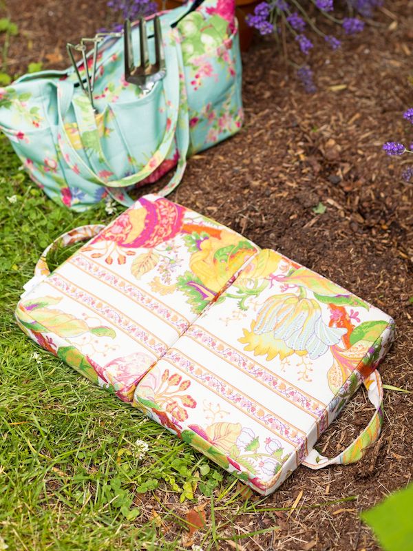 Blooming Jungle Outdoor Kneeling Pad