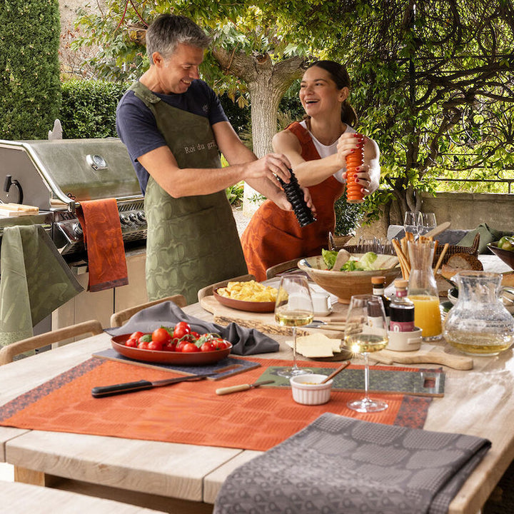 Braise Apron Red